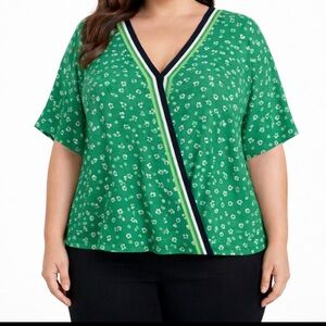 C EST. 1946 Green Floral Print Short Sleeve Blouse XL — Wrap V-Neck Trim Detail